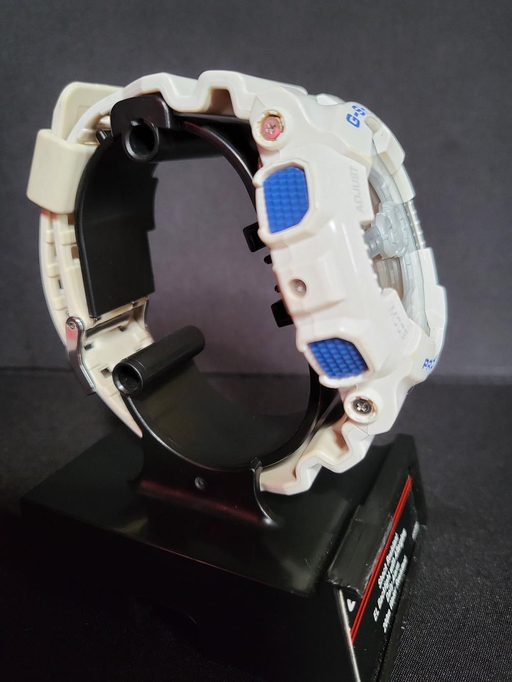 Casio G-Shock GD-100SC White Digital Watch with Yellow Dial - Picture 3 of 8
